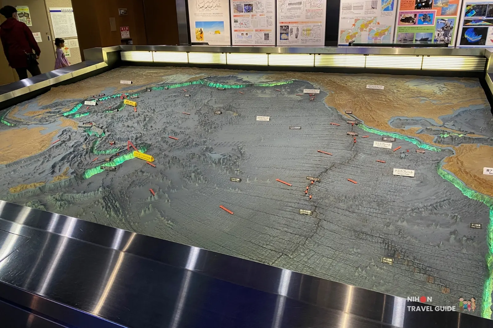 Detailed close-up of the large Pacific Ocean floor model in Exhibition Room 2 at the Tsukuba Geological Museum, showing tectonic plates, mid-ocean ridges, and trenches with Japanese labels.